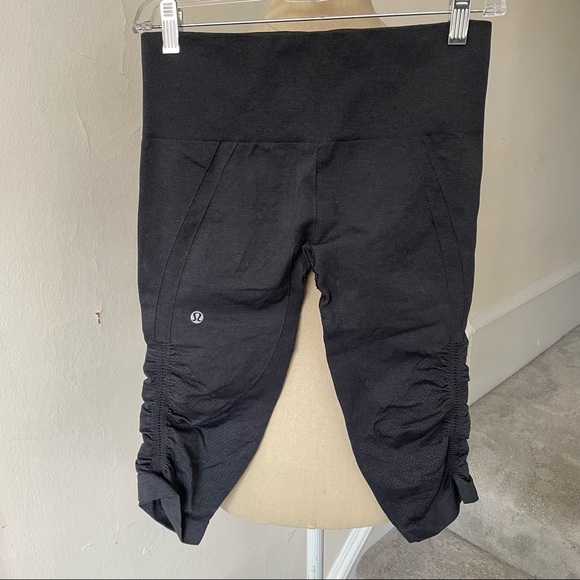 Lululemon In The Flow Crop II Heathered Deep Coal Gray Leggings EUC Size 6 - Picture 7 of 11